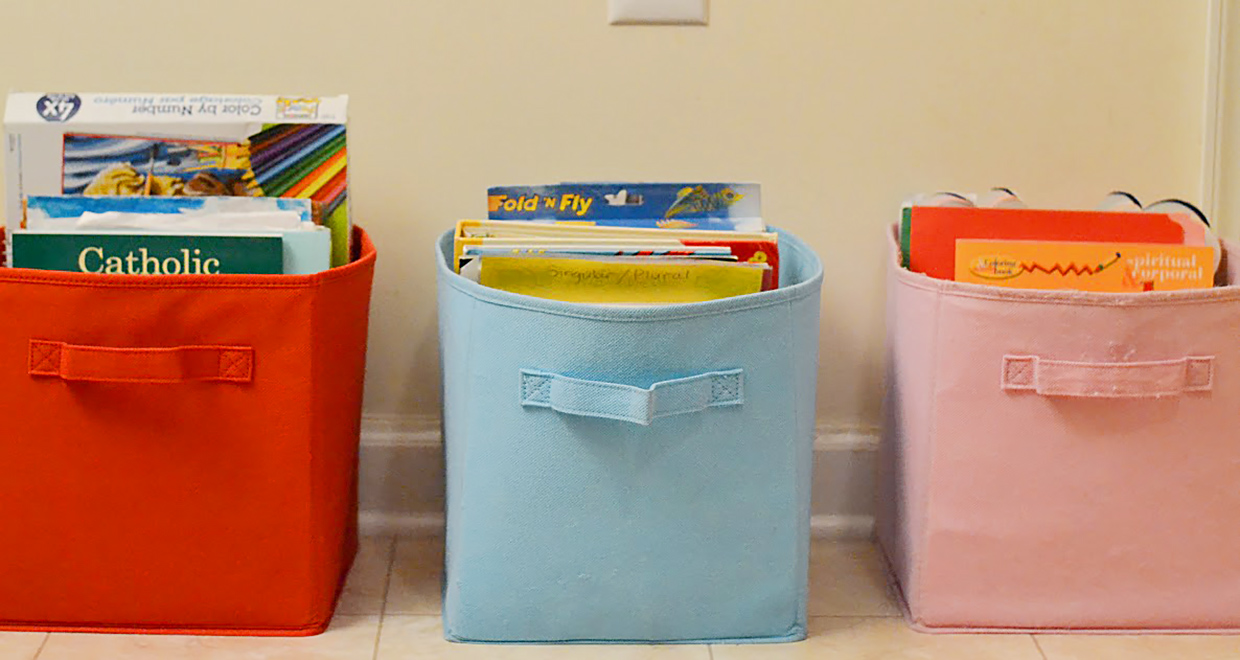 Abby Sasscer shares 5 easy tips to teach children how to declutter and simplify. Important life skills that will benefit them for the rest of their lives.